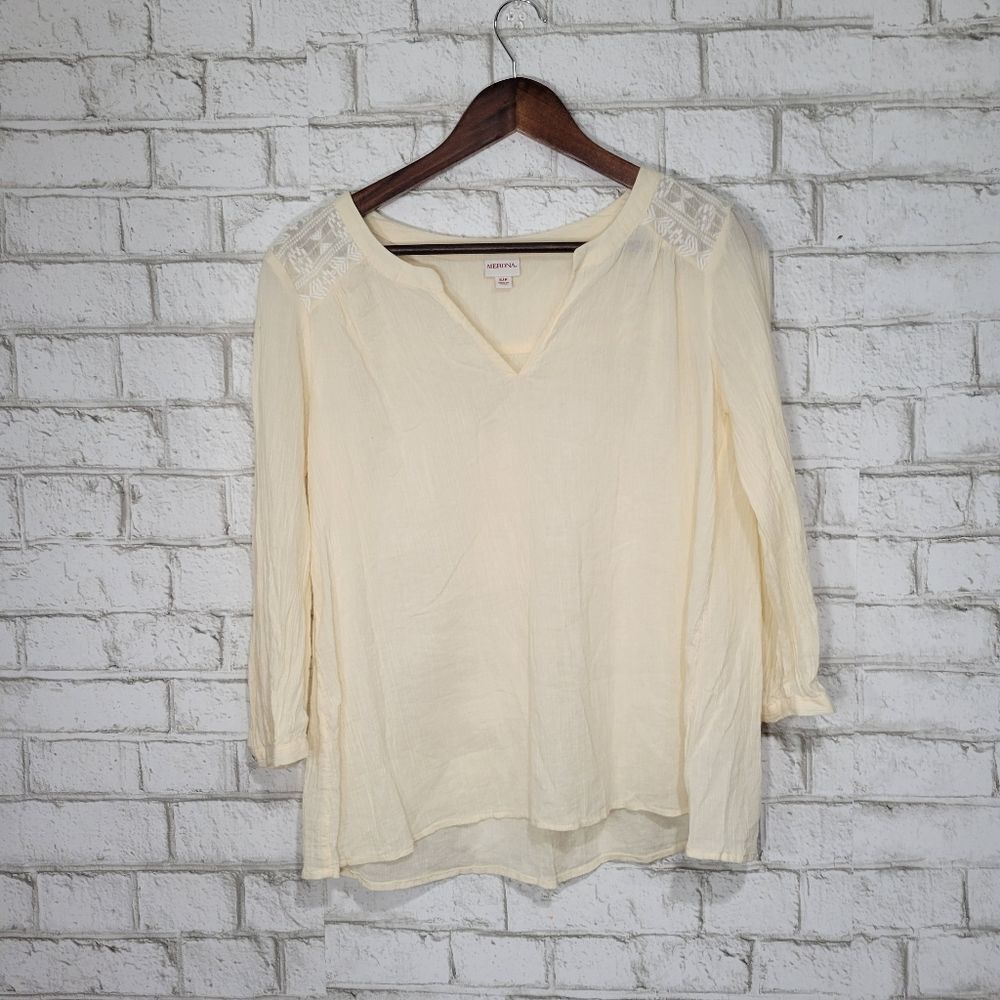 Merona cute cream lace top v-neck top